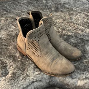 Ankle western booties